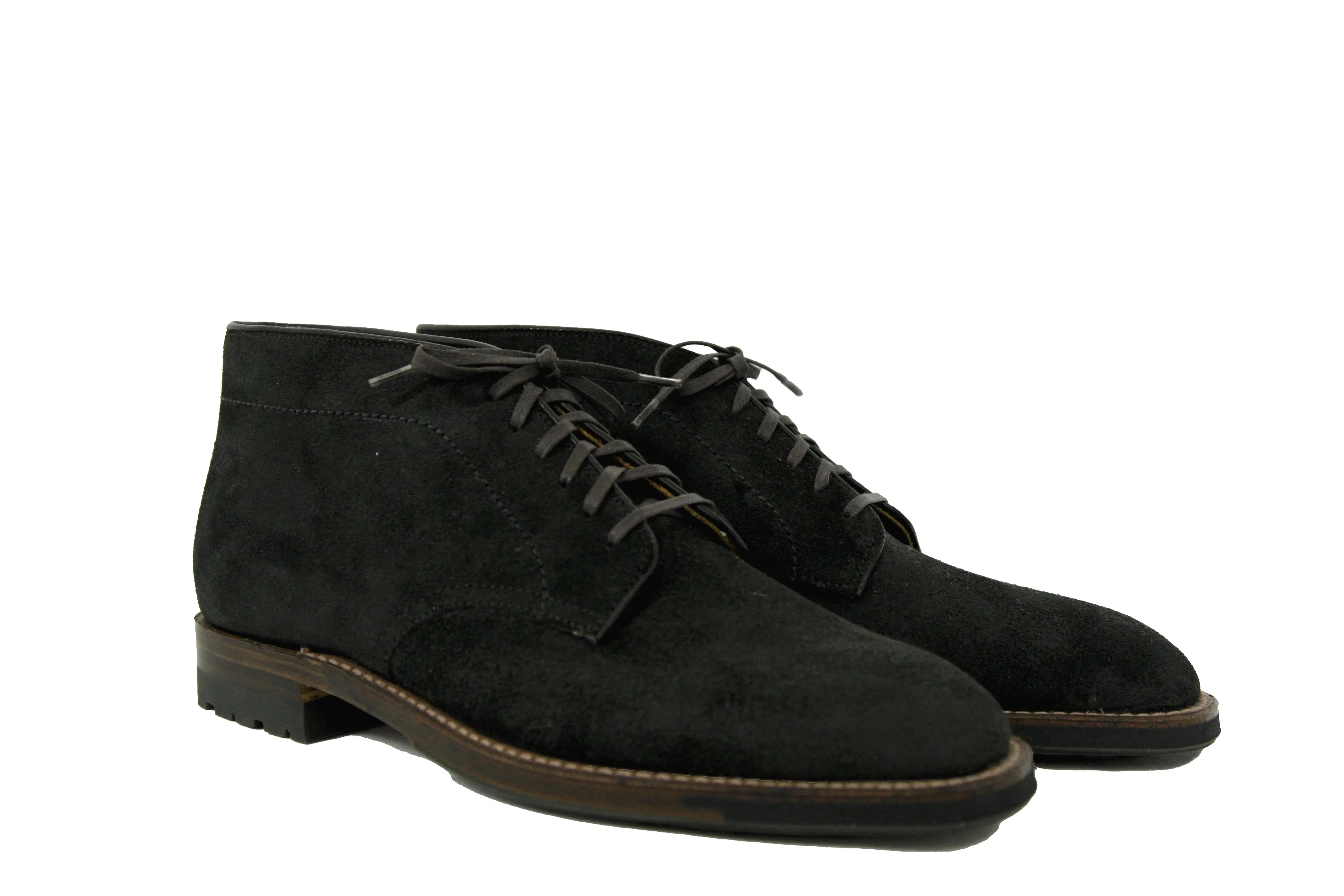 Alden Six Eyelet Rough Out Suede Chukka