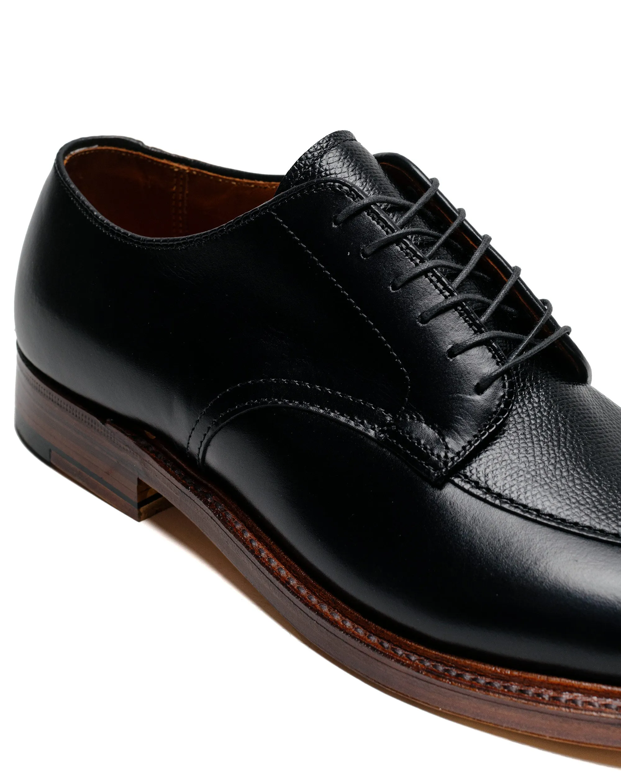 Alden V Tip Blucher Black Calfskin/Black Regina Grain G2603