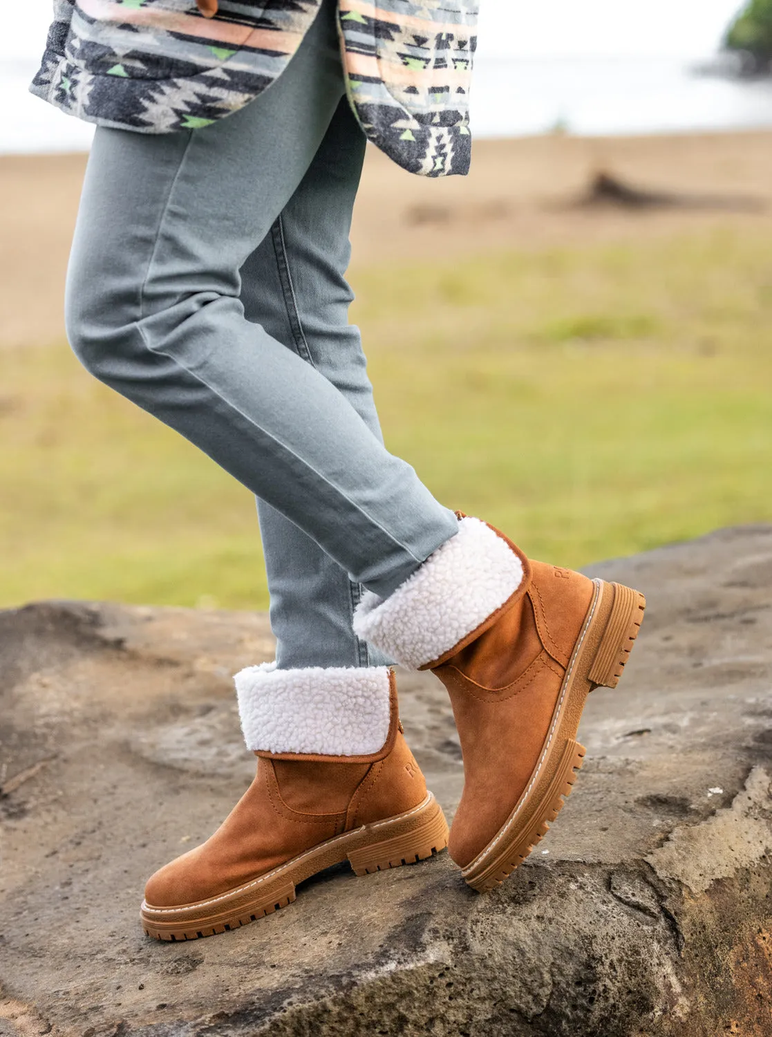 Fall Slip-On Boots - Tan